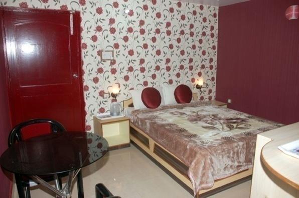 Hotel Amit Inn Патна Номер фото